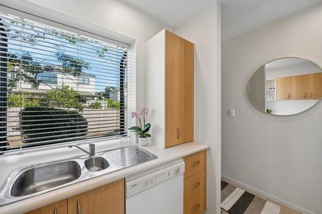Photo of property in 8/9-13 Fields Parade, Oteha, Auckland, 0632