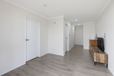 Photo of property in 126 Keri Vista Rise, Papakura, 2110
