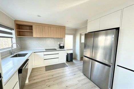 Photo of property in 52 West Harbour Drive, West Harbour, Auckland, 0618