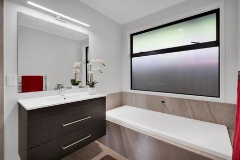 Photo of property in 8 Clinton Street, Fitzroy, New Plymouth, 4312