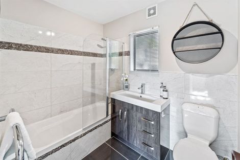 Photo of property in 1/70 William Bayes Place, Red Beach, 0932