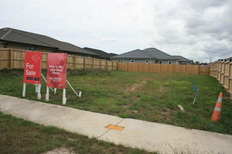 Photo of property in 11 Papa Orchard Drive, Kumeu, 0810