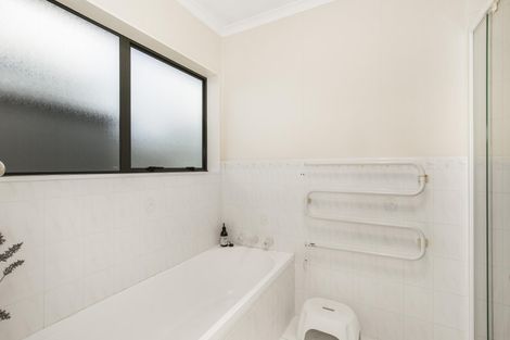 Photo of property in 70 Lothian Brae, Wattle Downs, Auckland, 2103