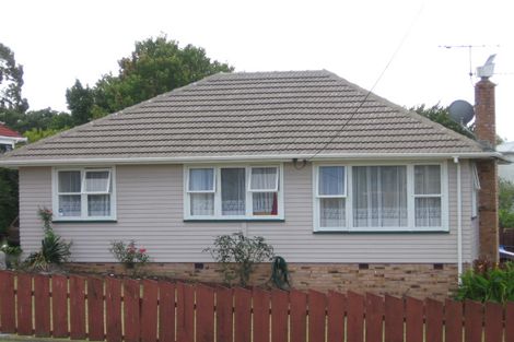 Photo of property in 14 Fairclough Road, Beach Haven, Auckland, 0626