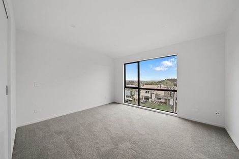Photo of property in 2/17 Sunnyfield Crescent, Glenfield, Auckland, 0629