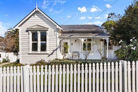 Photo of property in 36 Belt Road, Moturoa, New Plymouth, 4310