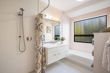 Photo of property in 16 Albatross Close, Whitby, Porirua, 5024