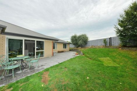 Photo of property in 5 Willowview Drive, Redwood, Christchurch, 8051