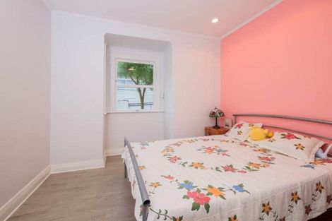 Photo of property in 1/28 Rangitoto Terrace, Milford, Auckland, 0620