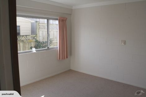 Photo of property in 2/90 East Coast Road, Milford, Auckland, 0620