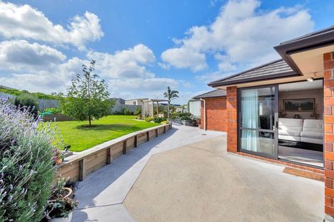 Photo of property in 8 Drumkeen Place, Rosehill, Papakura, 2113