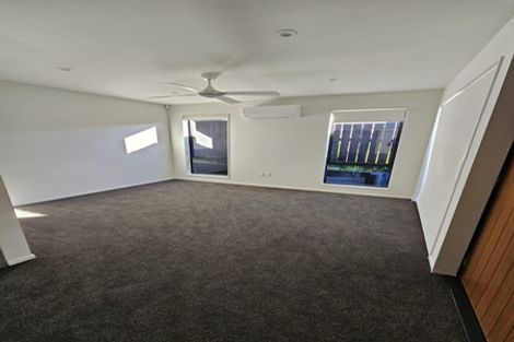 Photo of property in 54a Allington Road, Massey, Auckland, 0614