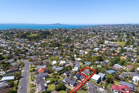 Photo of property in 1/141 Weatherly Road, Torbay, Auckland, 0630