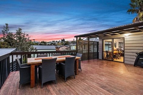 Photo of property in 9 West Harbour Drive, West Harbour, Auckland, 0618