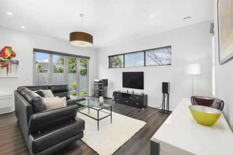 Photo of property in 37 Royal Park Drive, Parklands, Christchurch, 8083