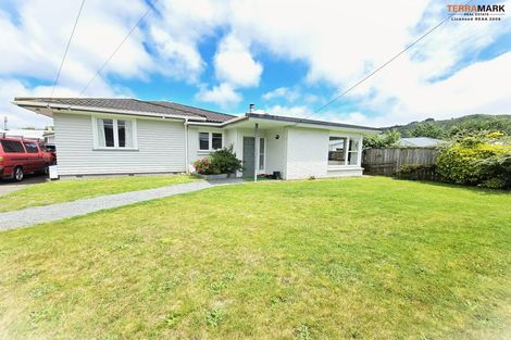 Photo of property in 21 Totara Park Road, Clouston Park, Upper Hutt, 5018