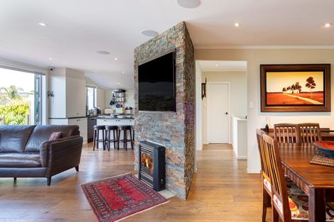 Photo of property in 29 Hyde Road, Rothesay Bay, Auckland, 0630