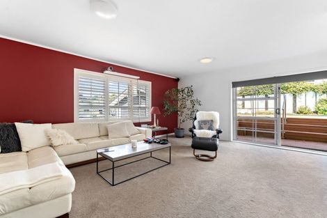Photo of property in 2 King Richard Place, Browns Bay, Auckland, 0630