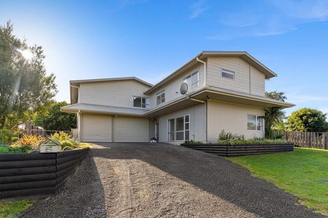 Photo of property in 5 Freyberg Crescent, Waikanae Beach, Waikanae, 5036