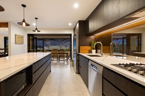 Photo of property in 14 Oregon Drive, Kelvin Heights, Queenstown, 9300