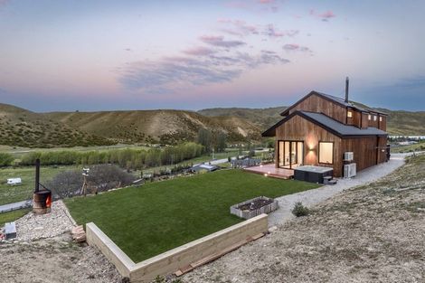 Photo of property in 2 Judare Drive, Lowburn, Cromwell, 9384