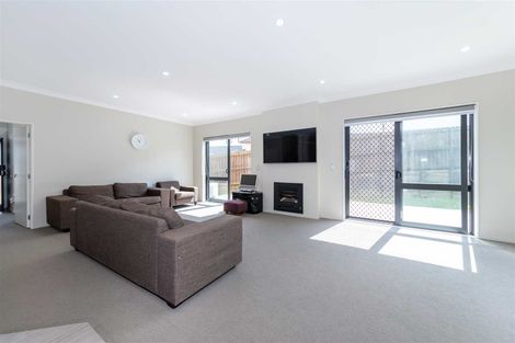 Photo of property in 23 Midhurst Avenue, Henderson, Auckland, 0612