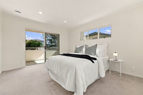 Photo of property in 6 San Ambrosio Rise, Henderson, Auckland, 0612