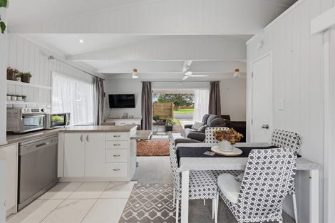 Photo of property in 100 Torkar Road, Clarks Beach, 2122
