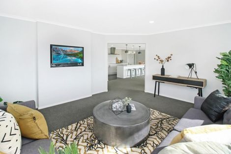 Photo of property in 2 Ongarui Close, Whalers Gate, New Plymouth, 4310