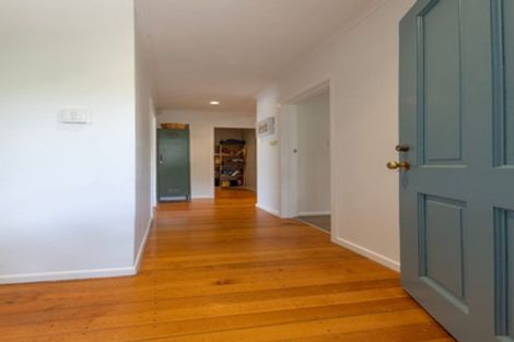 Photo of property in 25 Taipari Road, Te Atatu Peninsula, Auckland, 0610