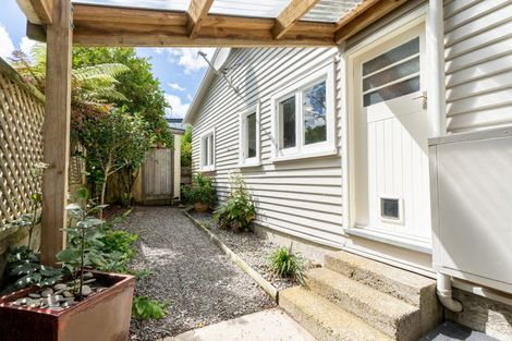 Photo of property in 34 Poto Road, Normandale, Lower Hutt, 5010