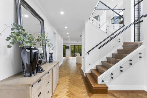 Photo of property in 10b Stratford Avenue, Milford, Auckland, 0620