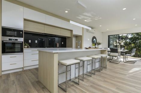 Photo of property in 14 Sauterne Road, Kumeu, 0810