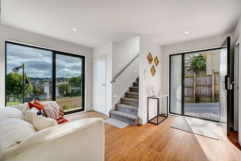Photo of property in 1/20 William Souter Street, Forrest Hill, Auckland, 0620