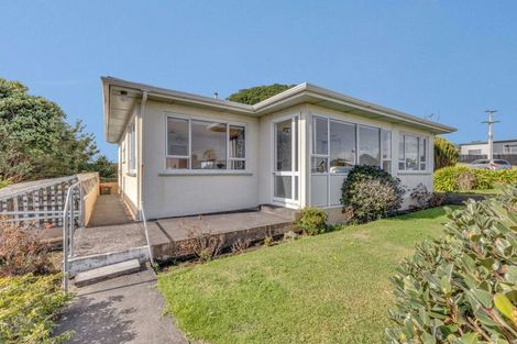 Photo of property in 27 South Road, Moturoa, New Plymouth, 4310