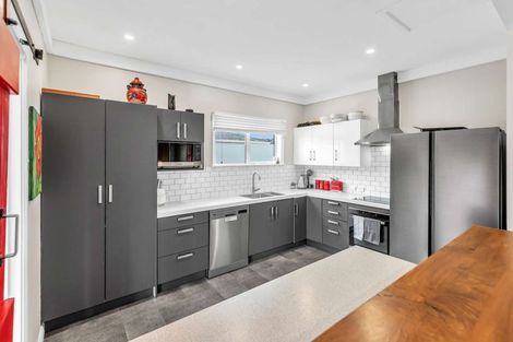 Photo of property in 56 Queenwood Road, Levin, 5510