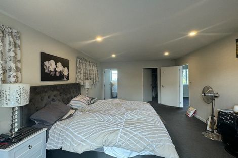 Photo of property in 517 East Coast Road, Murrays Bay, Auckland, 0630