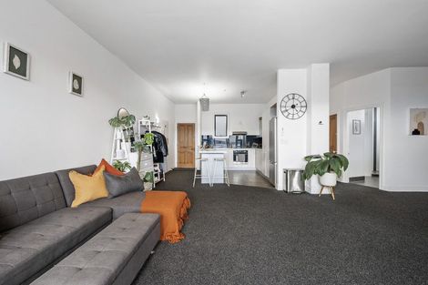 Photo of property in Endeavour Apartments, 11/125 Thorndon Quay, Pipitea, Wellington, 6011