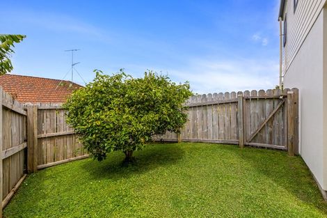 Photo of property in 2/10 Kells Place, Botany Downs, Auckland, 2010