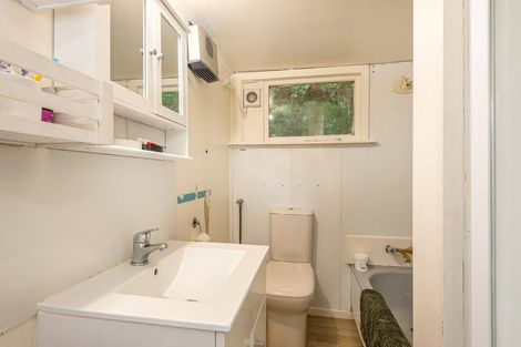 Photo of property in 22 Hawkhurst Road, Lyttelton, 8082