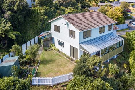 Photo of property in 20 Zande Terrace, Tawa, Wellington, 5028