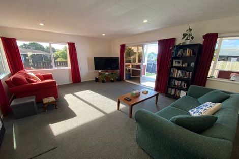 Photo of property in 96 Queens Road, Waikanae Beach, Waikanae, 5036