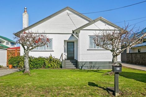Photo of property in 41 Omata Road, Marfell, New Plymouth, 4310
