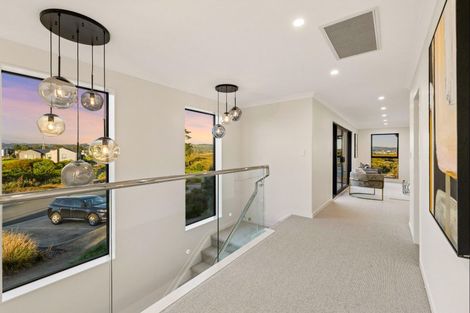 Photo of property in 32 Catalina Avenue, Rosehill, Papakura, 2113