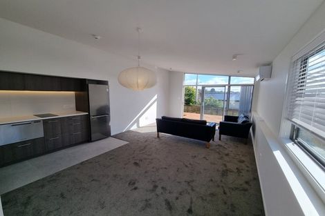 Photo of property in 1/105 Onewa Road, Northcote, Auckland, 0627