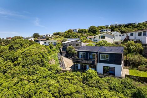 Photo of property in 16b Fernhaven Grove, Newlands, Wellington, 6037