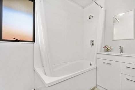 Photo of property in 1 Frank Bunce Grove, Flat Bush, Auckland, 2019