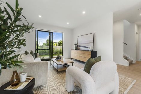 Photo of property in 2 Park Green Avenue, Rosehill, Papakura, 2113