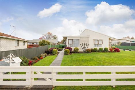 Photo of property in 12a Oxford Street, Marton, 4710