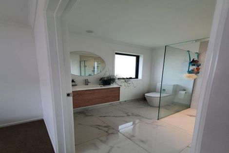 Photo of property in 65 Nobilo Road, Kumeu, 0810